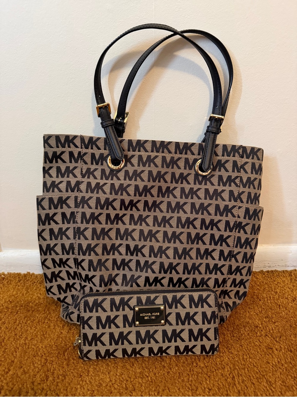 Michael Kors Jet Set - Bag & Wallet - Picture 1 of 7